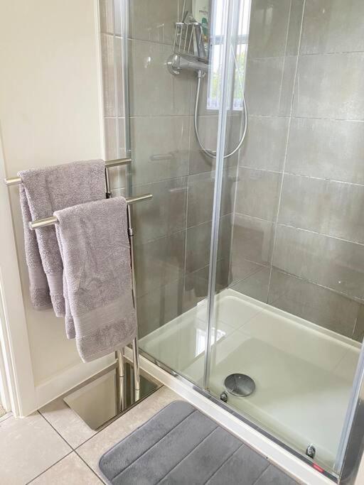 4-Room Detached Furnished Home With Parking Leicester Eksteriør bilde
