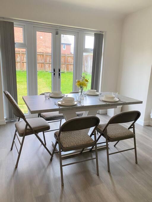 4-Room Detached Furnished Home With Parking Leicester Eksteriør bilde